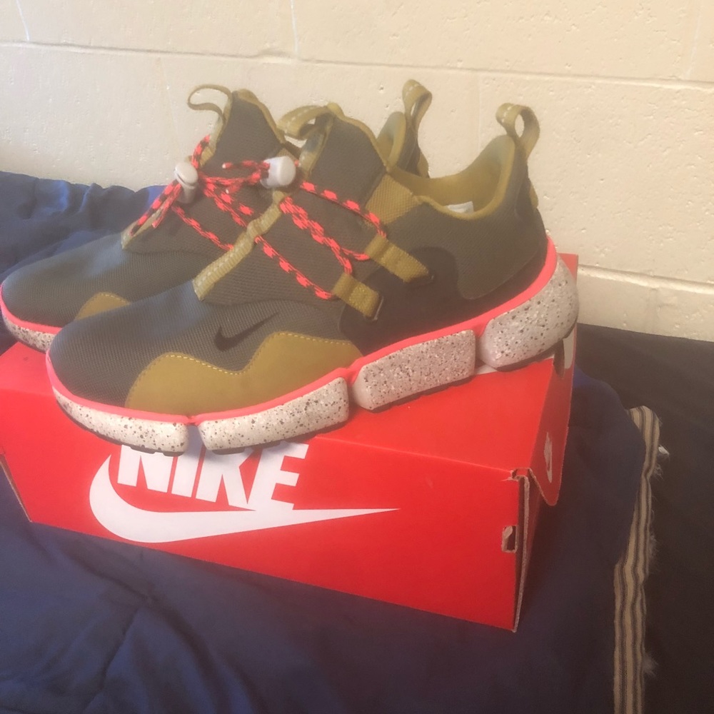 Nike pocket Desert Moss